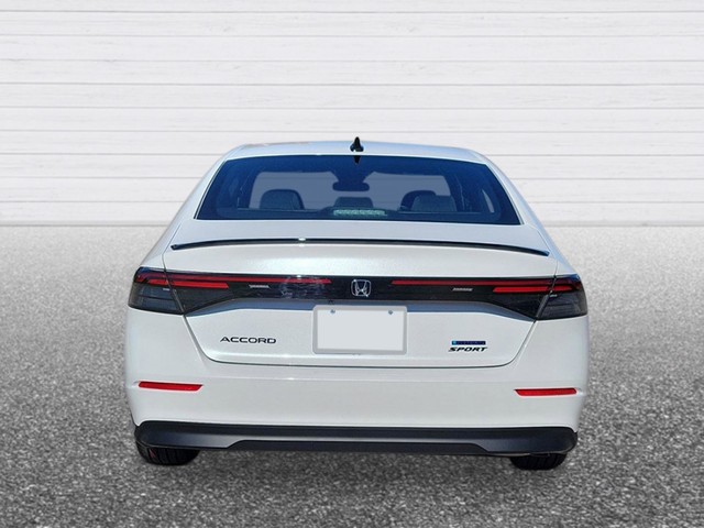 Honda Accord Hybrid Vehicle Full-screen Gallery Image 04