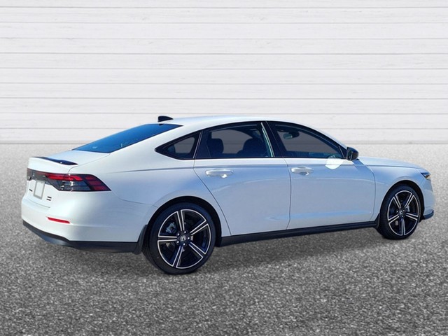 Honda Accord Hybrid Vehicle Full-screen Gallery Image 05