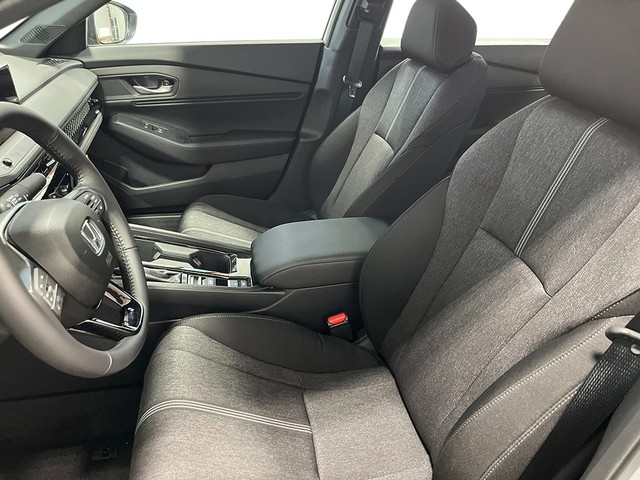 Honda Accord Hybrid Vehicle Full-screen Gallery Image 10