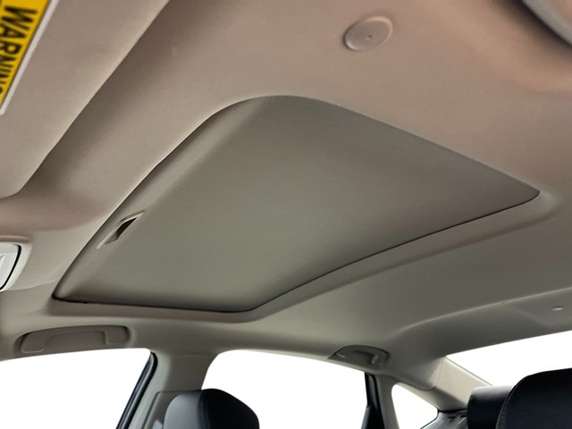 Honda Accord Hybrid Vehicle Full-screen Gallery Image 15