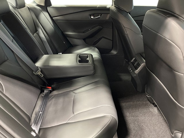 Honda Accord Hybrid Vehicle Full-screen Gallery Image 27