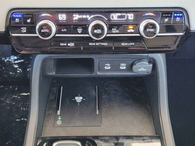 Honda Passport Vehicle Full-screen Gallery Image 16