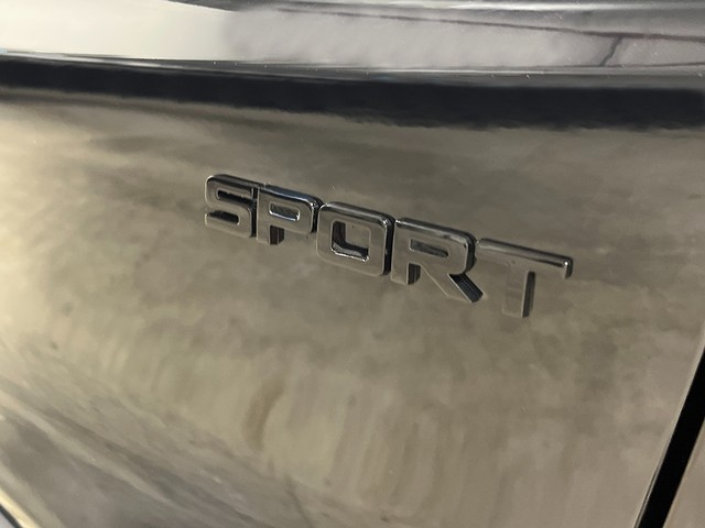 Honda CR-V Hybrid Vehicle Full-screen Gallery Image 07