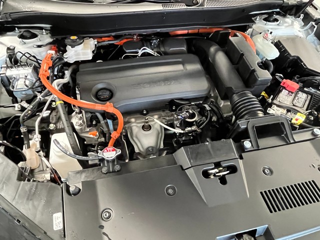 Honda CR-V Hybrid Vehicle Full-screen Gallery Image 12