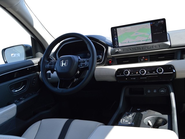 Honda Passport Vehicle Full-screen Gallery Image 11