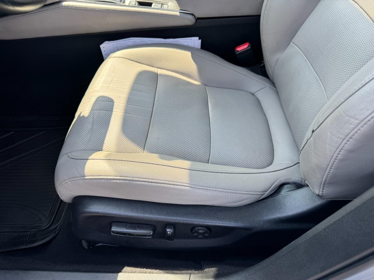 Honda Accord Sedan Vehicle Full-screen Gallery Image 15