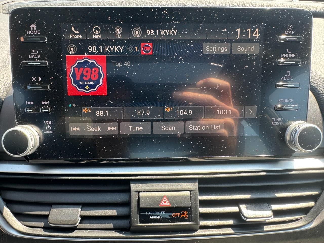 Honda Accord Sedan Vehicle Full-screen Gallery Image 21