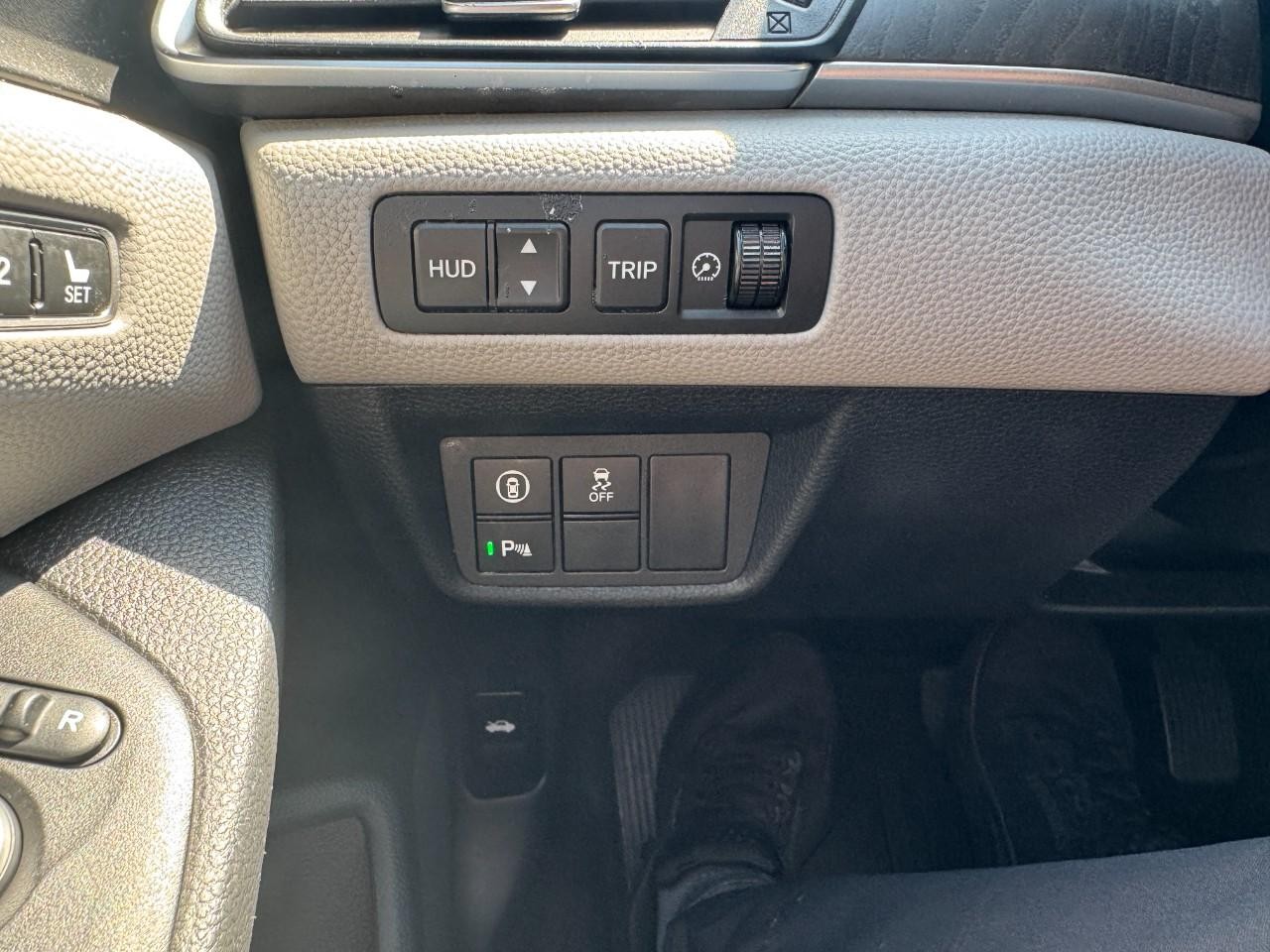 Honda Accord Sedan Vehicle Full-screen Gallery Image 23