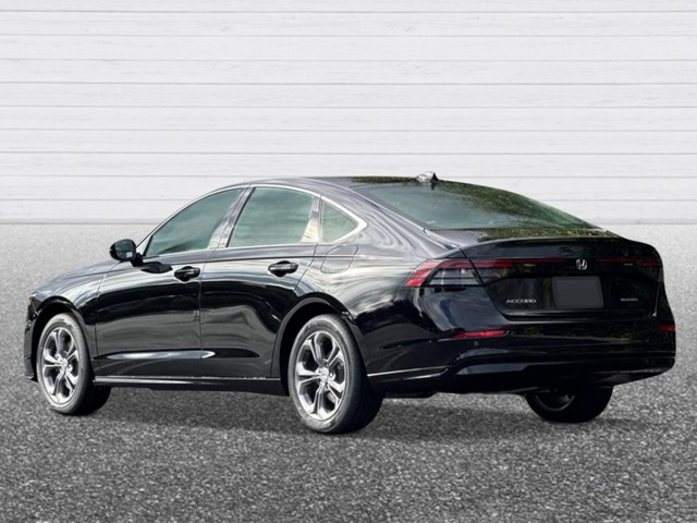 Honda Accord Hybrid Vehicle Full-screen Gallery Image 03