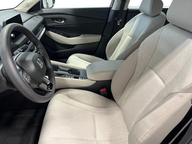 Honda Accord Sedan Vehicle Full-screen Gallery Image 15