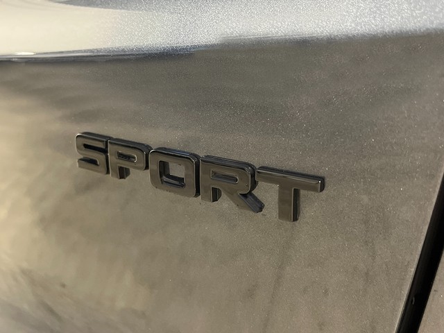 Honda CR-V Hybrid Vehicle Full-screen Gallery Image 07