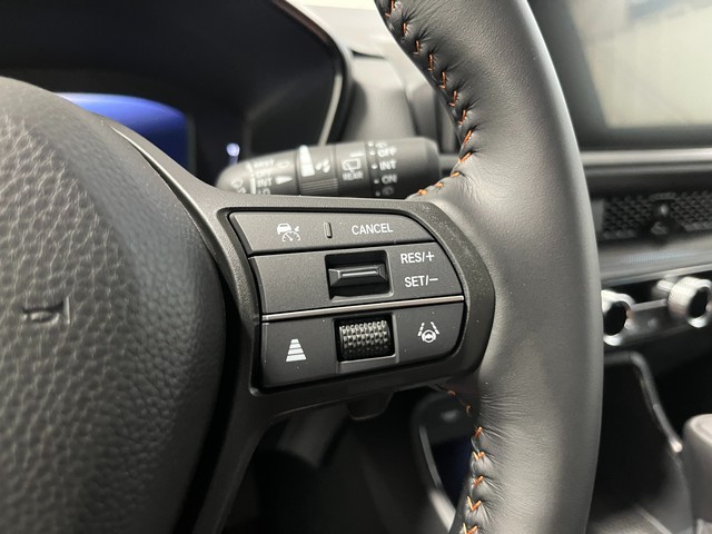 Honda CR-V Hybrid Vehicle Full-screen Gallery Image 19