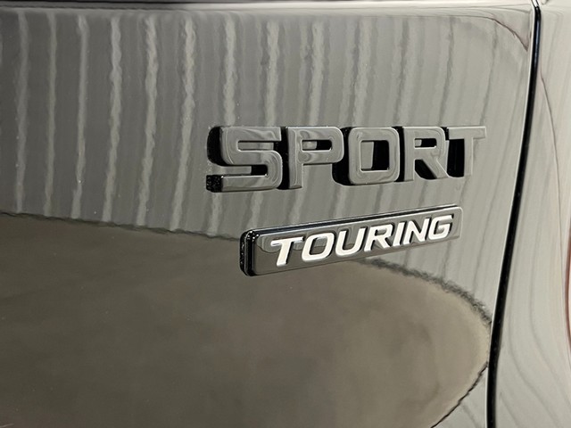 Honda CR-V Hybrid Vehicle Full-screen Gallery Image 05