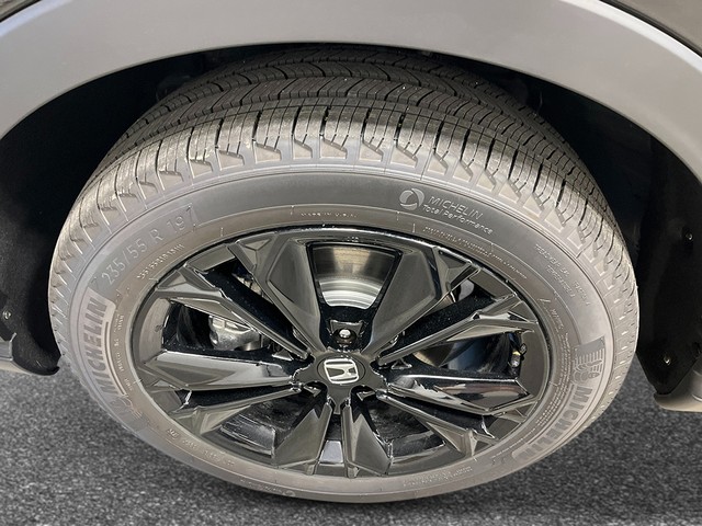 Honda CR-V Hybrid Vehicle Full-screen Gallery Image 11