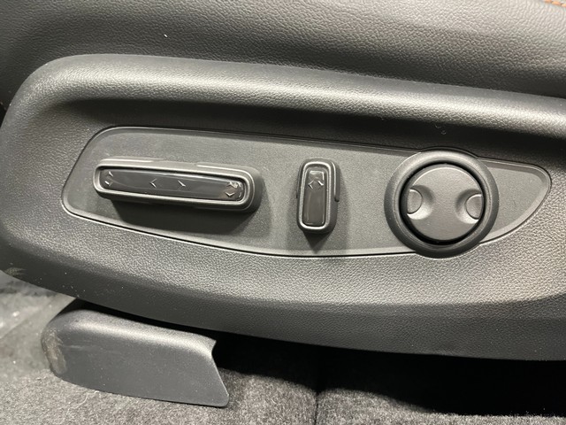 Honda CR-V Hybrid Vehicle Full-screen Gallery Image 14