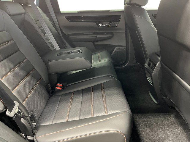 Honda CR-V Hybrid Vehicle Full-screen Gallery Image 28