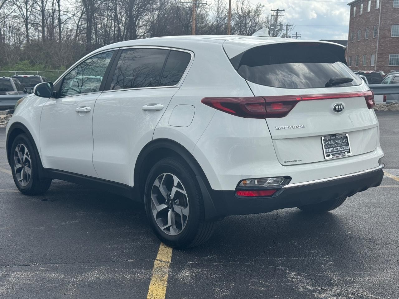 Kia Sportage Vehicle Full-screen Gallery Image 08