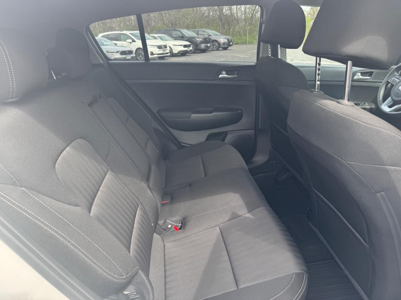 Kia Sportage Vehicle Full-screen Gallery Image 09