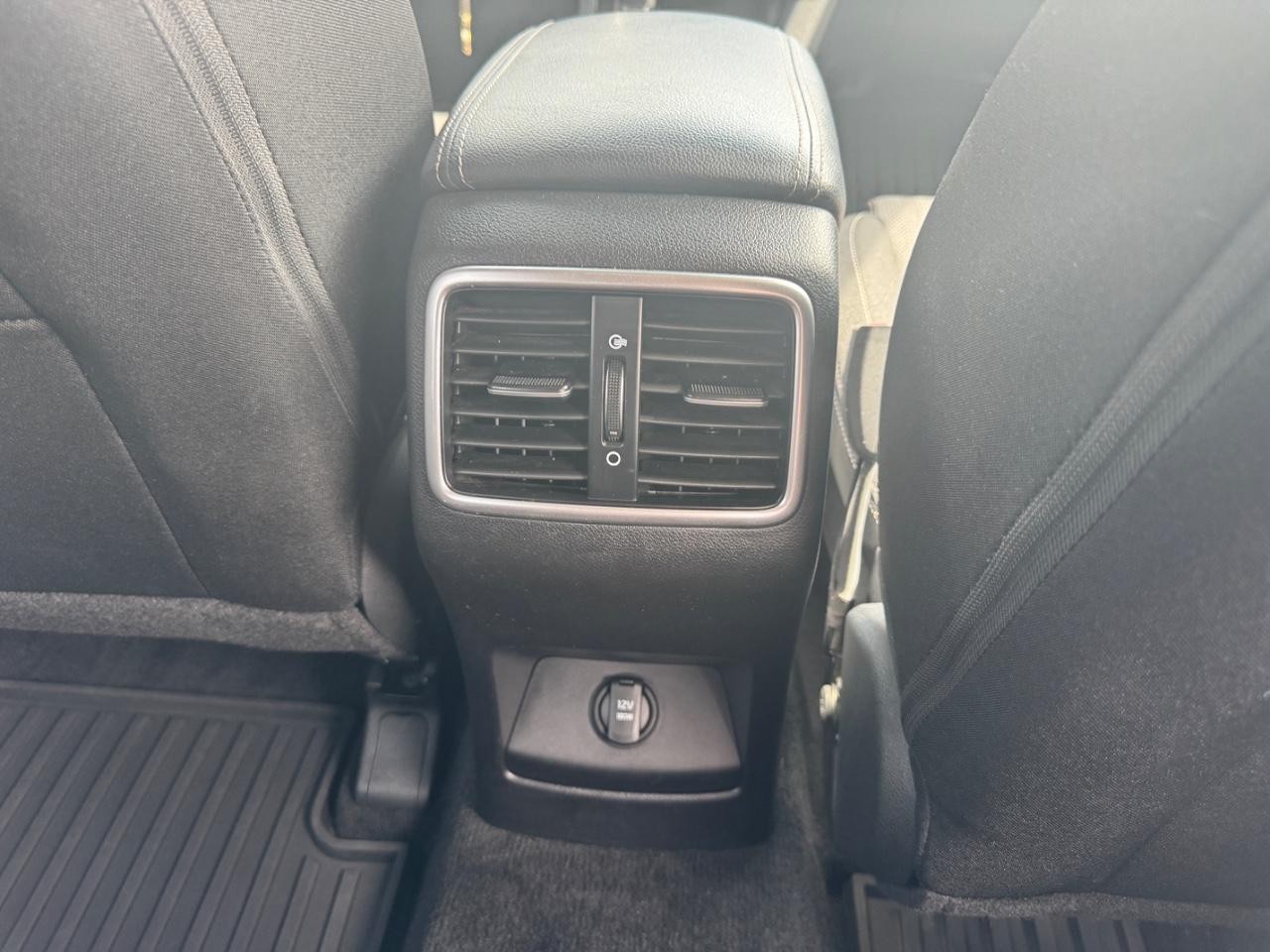 Kia Sportage Vehicle Full-screen Gallery Image 15