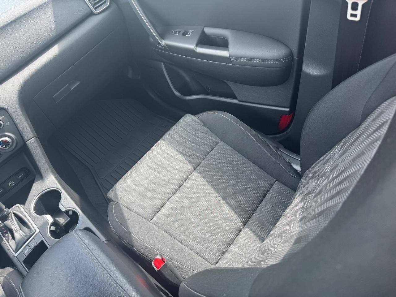 Kia Sportage Vehicle Full-screen Gallery Image 16