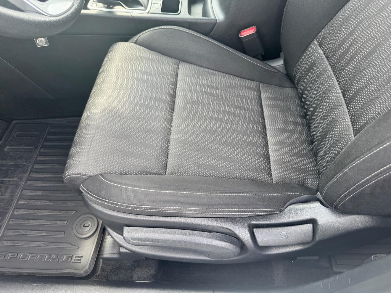 Kia Sportage Vehicle Full-screen Gallery Image 19