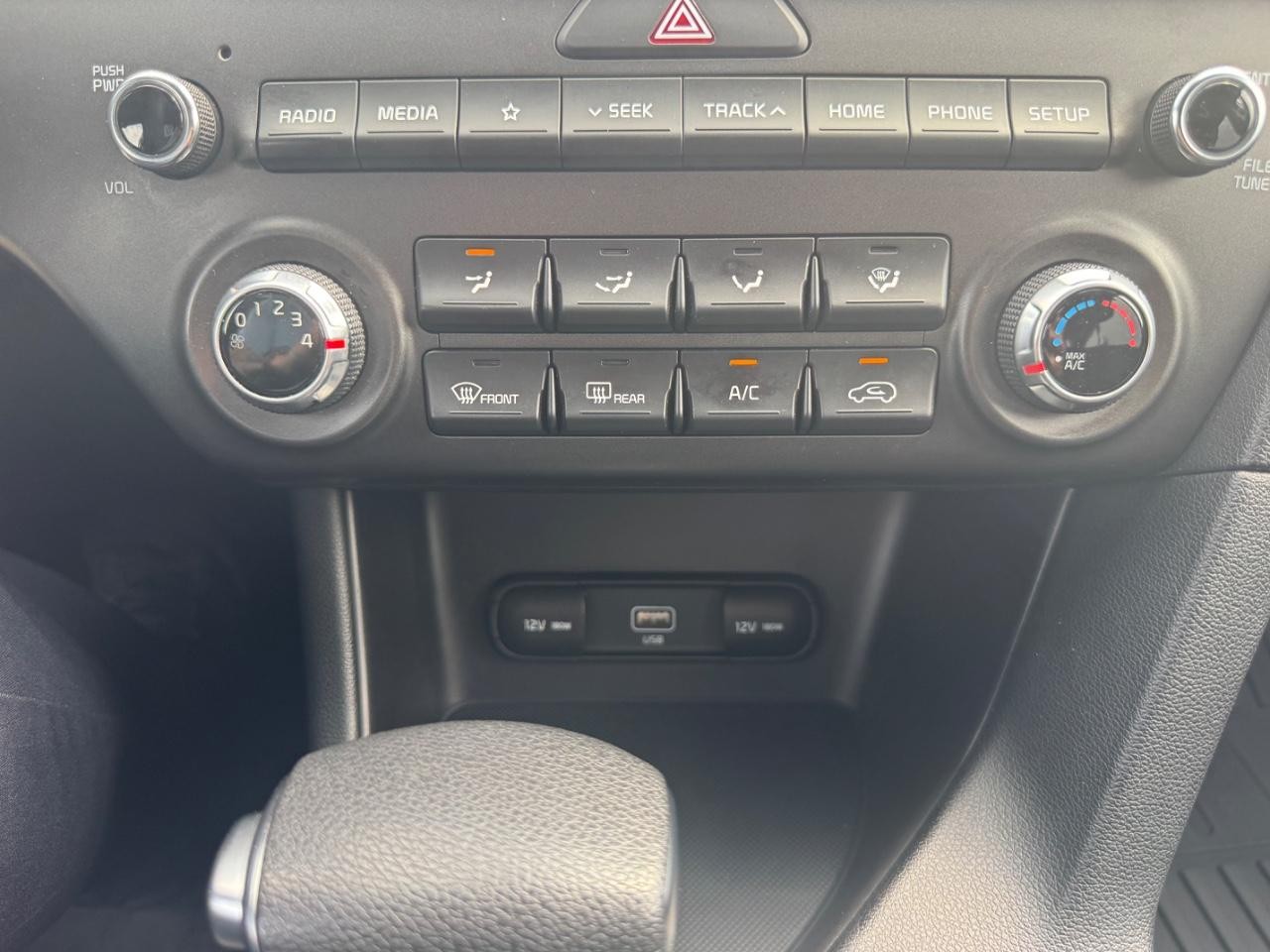 Kia Sportage Vehicle Full-screen Gallery Image 24