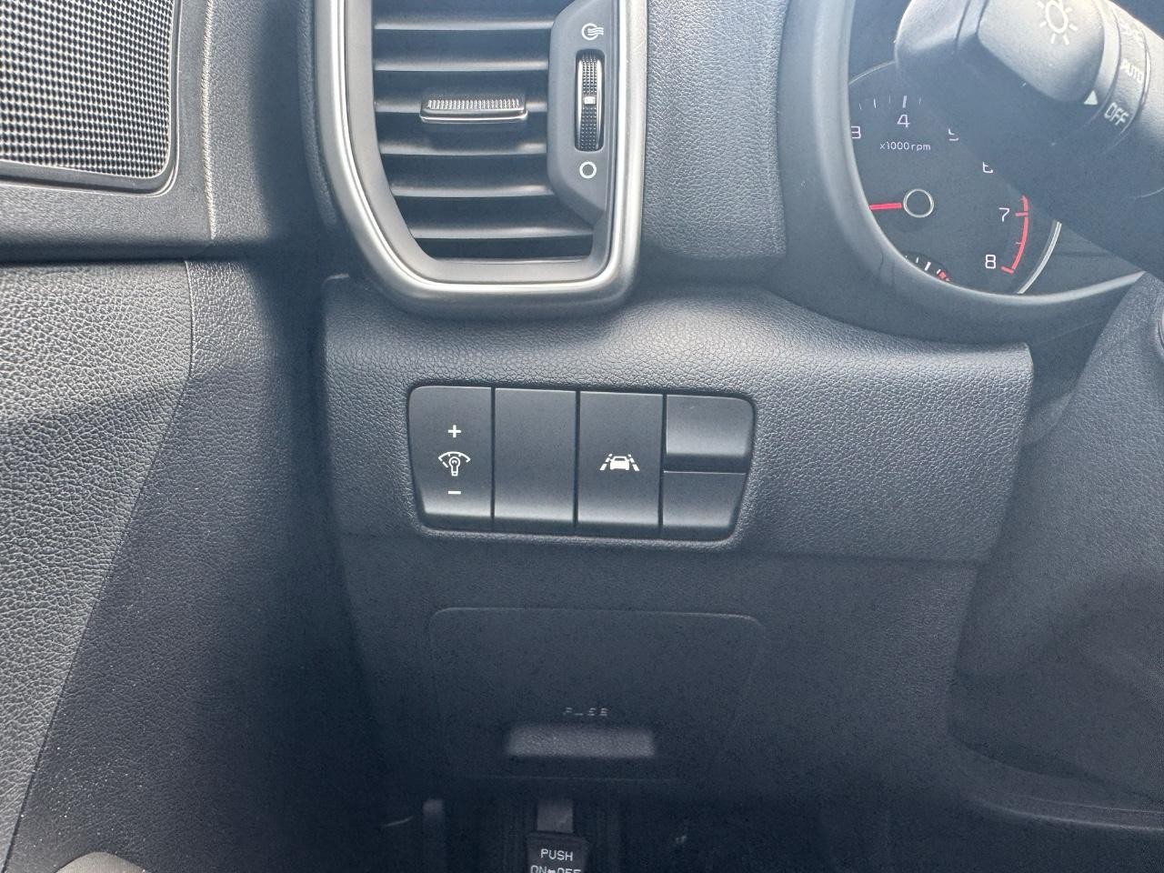 Kia Sportage Vehicle Full-screen Gallery Image 27