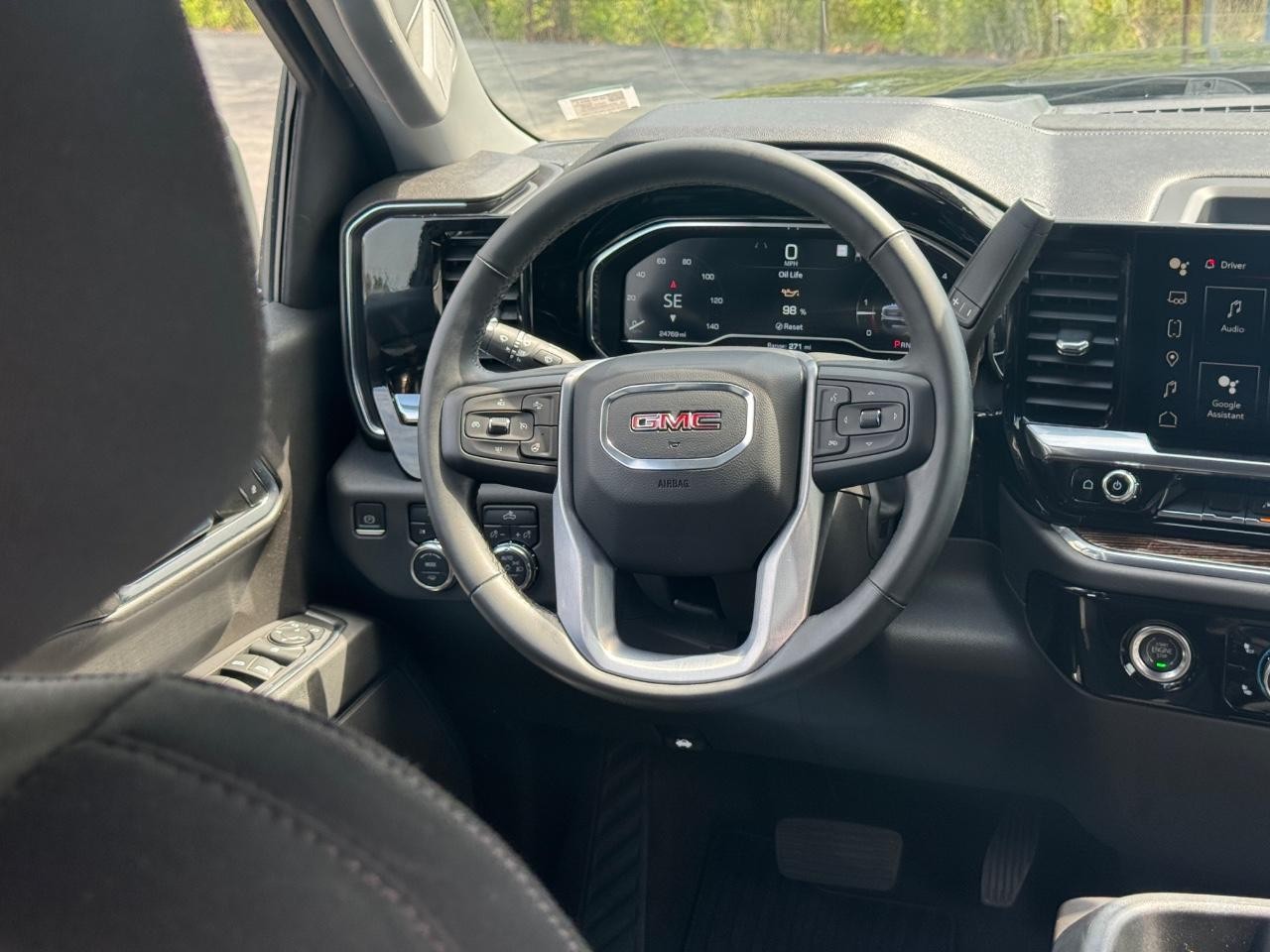 GMC Sierra 1500 Vehicle Full-screen Gallery Image 11