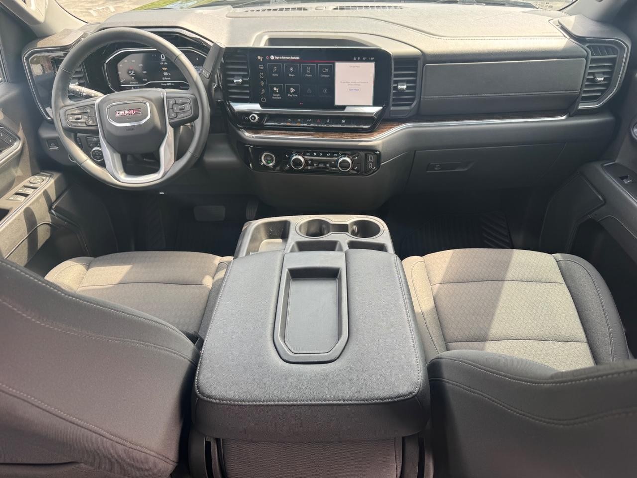 GMC Sierra 1500 Vehicle Full-screen Gallery Image 12