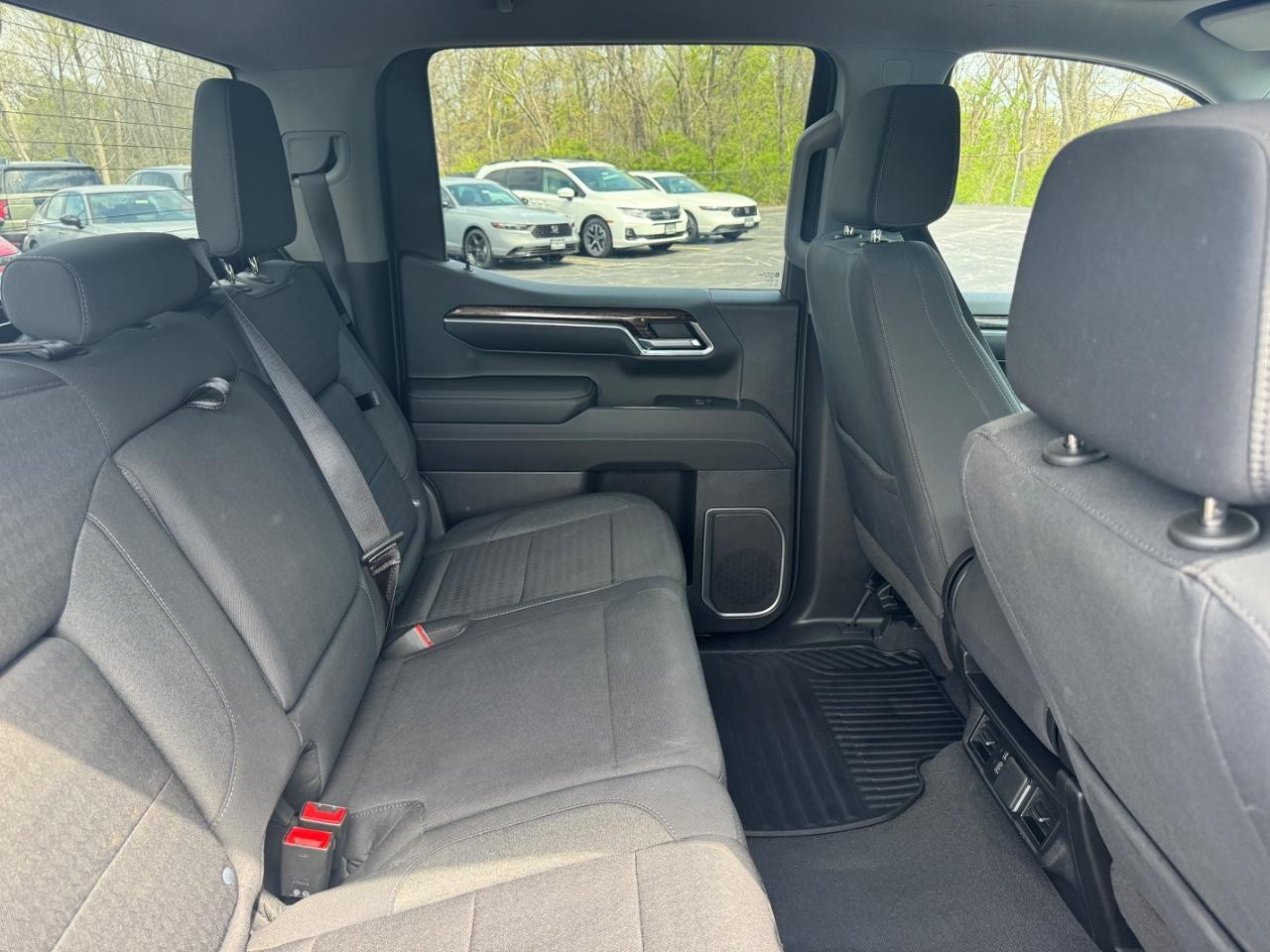 GMC Sierra 1500 Vehicle Full-screen Gallery Image 13
