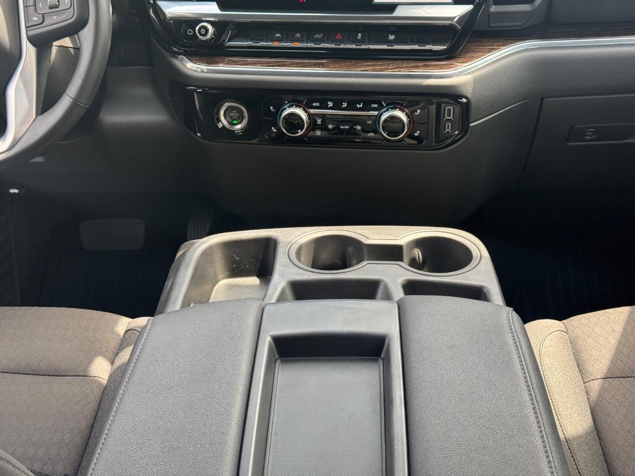 GMC Sierra 1500 Vehicle Full-screen Gallery Image 15
