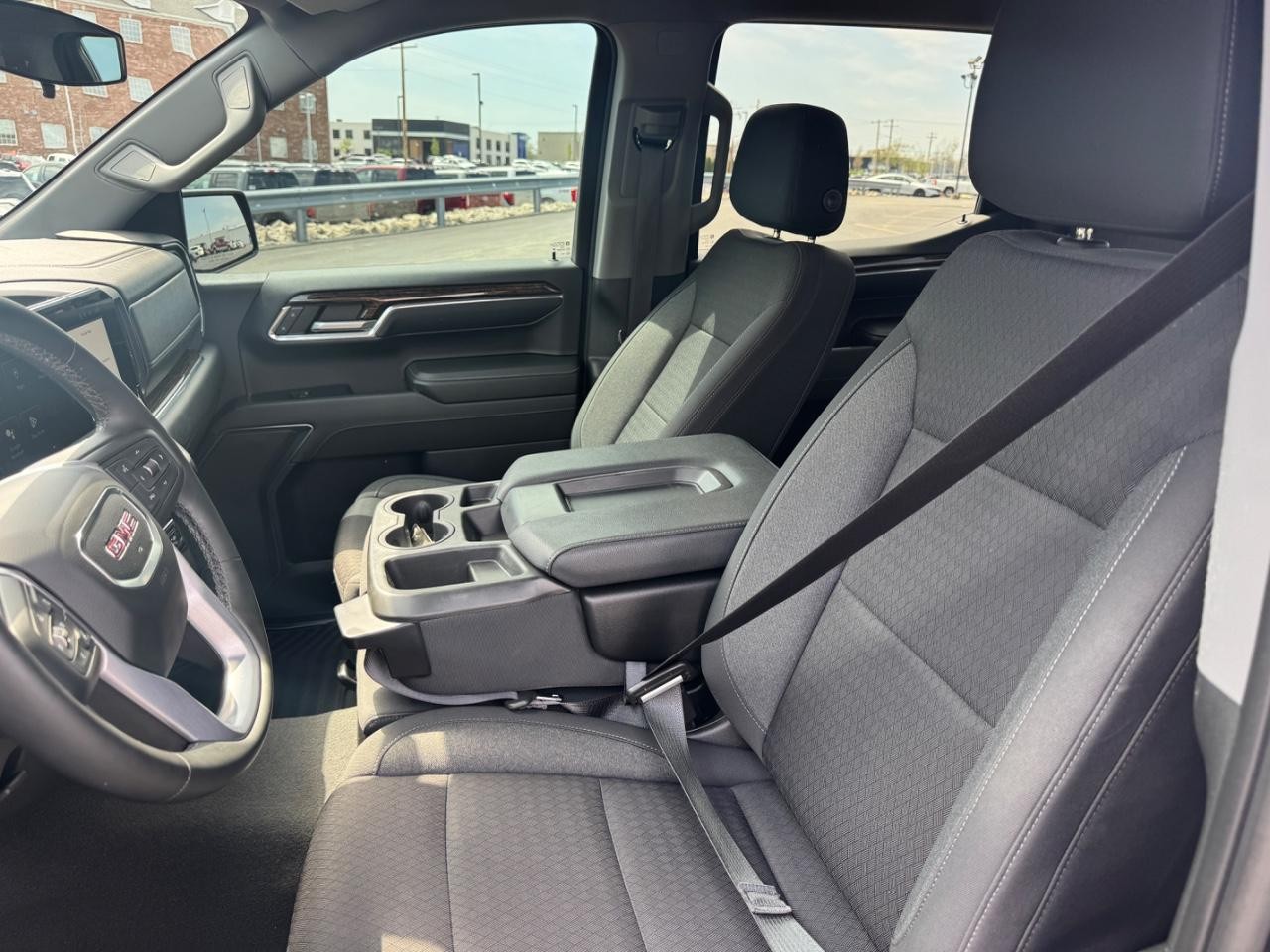 GMC Sierra 1500 Vehicle Full-screen Gallery Image 18