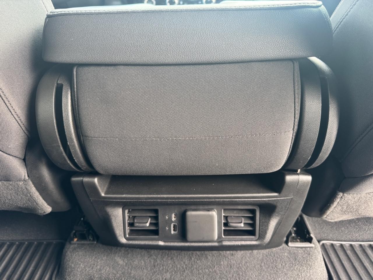 GMC Sierra 1500 Vehicle Full-screen Gallery Image 19