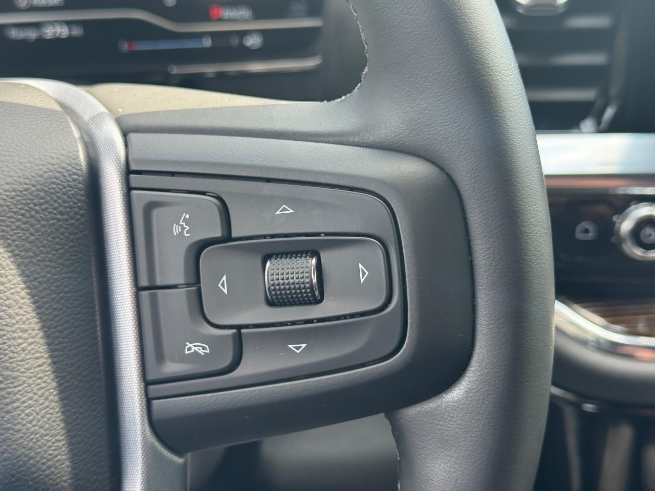 GMC Sierra 1500 Vehicle Full-screen Gallery Image 24