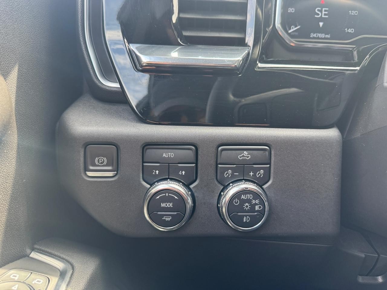 GMC Sierra 1500 Vehicle Full-screen Gallery Image 27