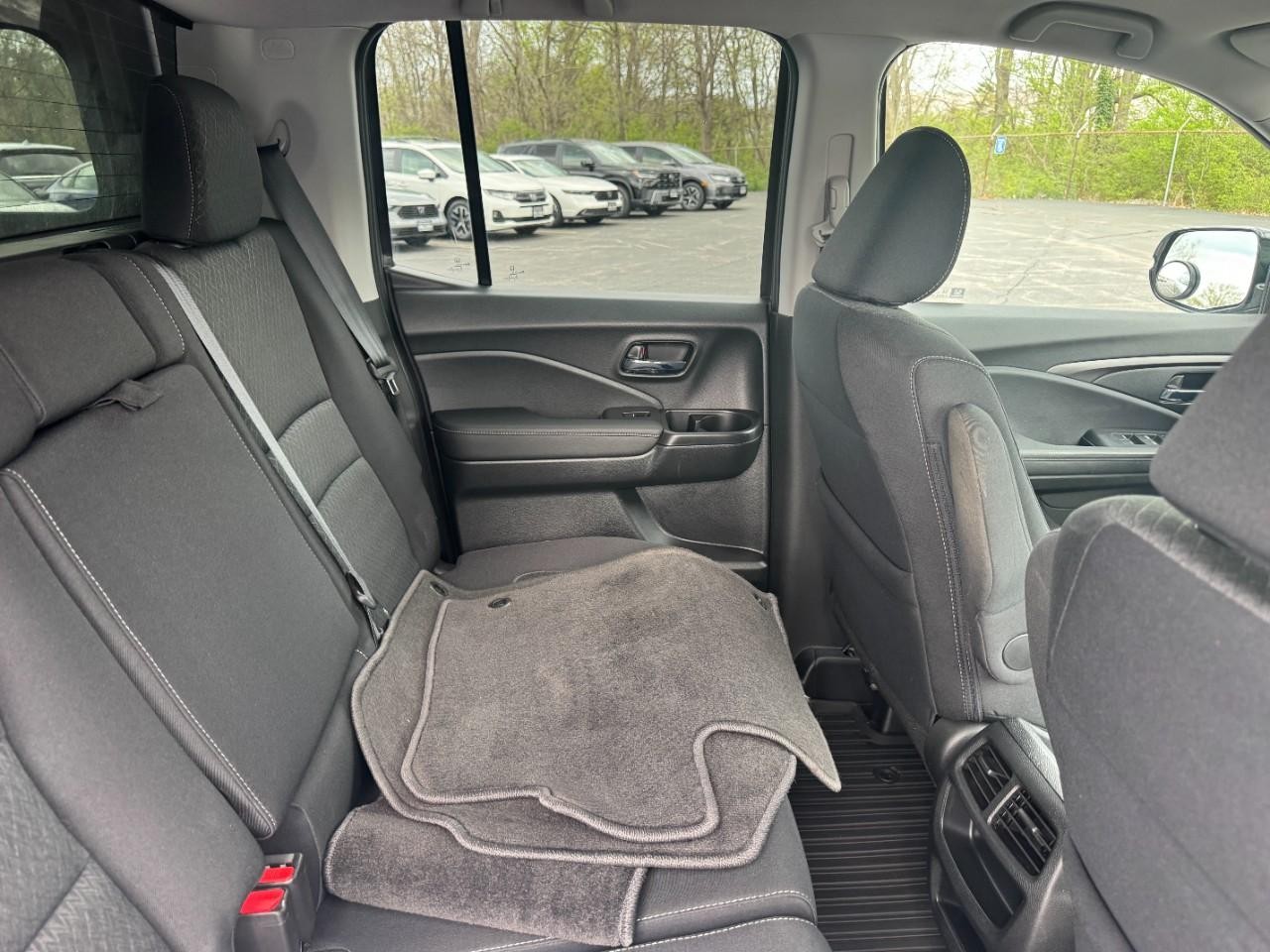 Honda Ridgeline Vehicle Full-screen Gallery Image 11