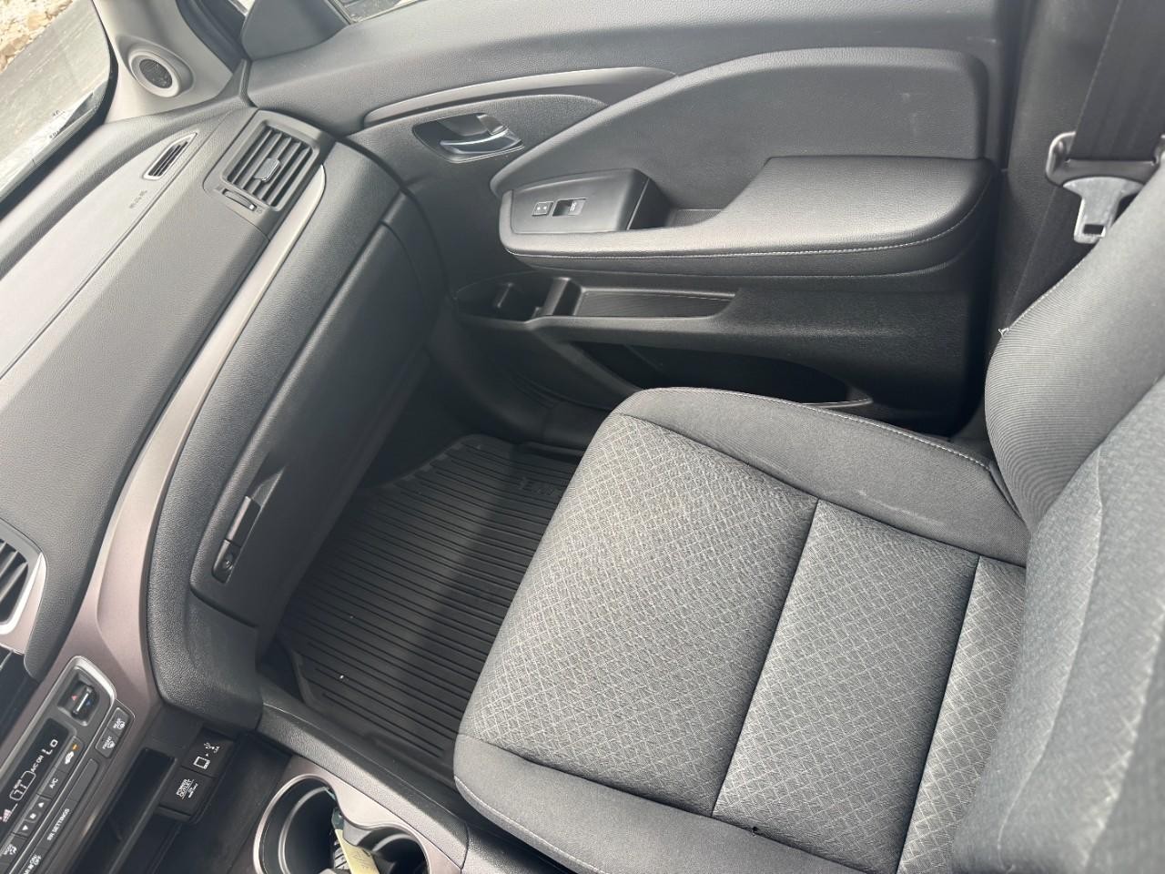 Honda Ridgeline Vehicle Full-screen Gallery Image 16