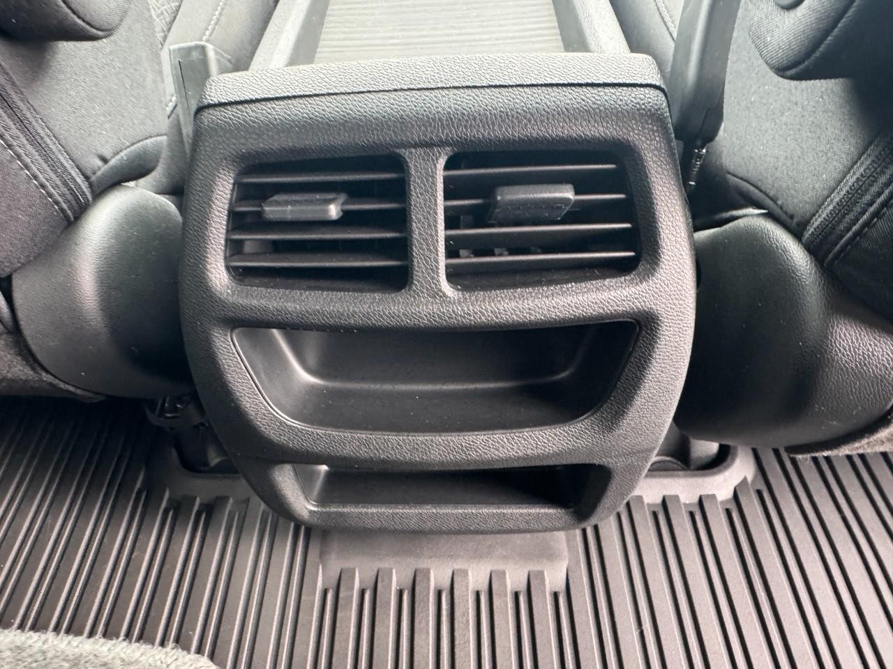 Honda Ridgeline Vehicle Full-screen Gallery Image 17