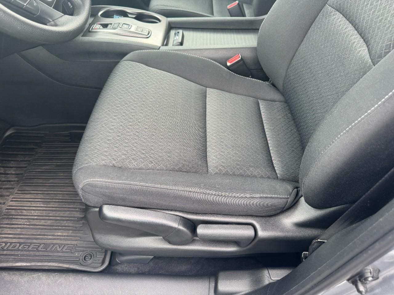 Honda Ridgeline Vehicle Full-screen Gallery Image 19