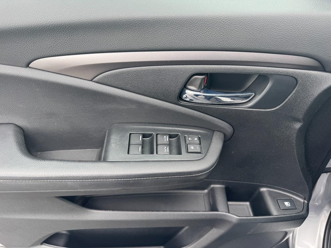 Honda Ridgeline Vehicle Full-screen Gallery Image 20