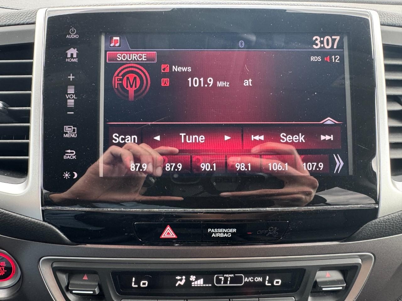 Honda Ridgeline Vehicle Full-screen Gallery Image 24