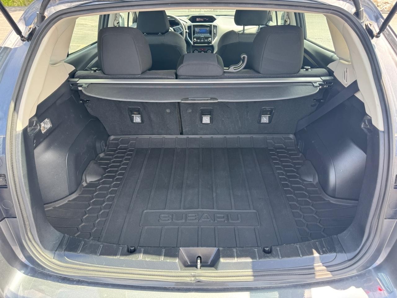 Subaru Impreza Vehicle Full-screen Gallery Image 05