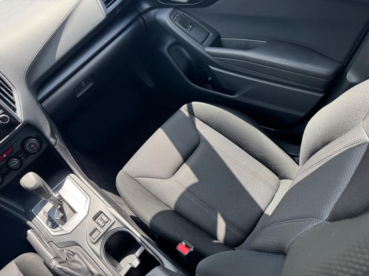 Subaru Impreza Vehicle Full-screen Gallery Image 19