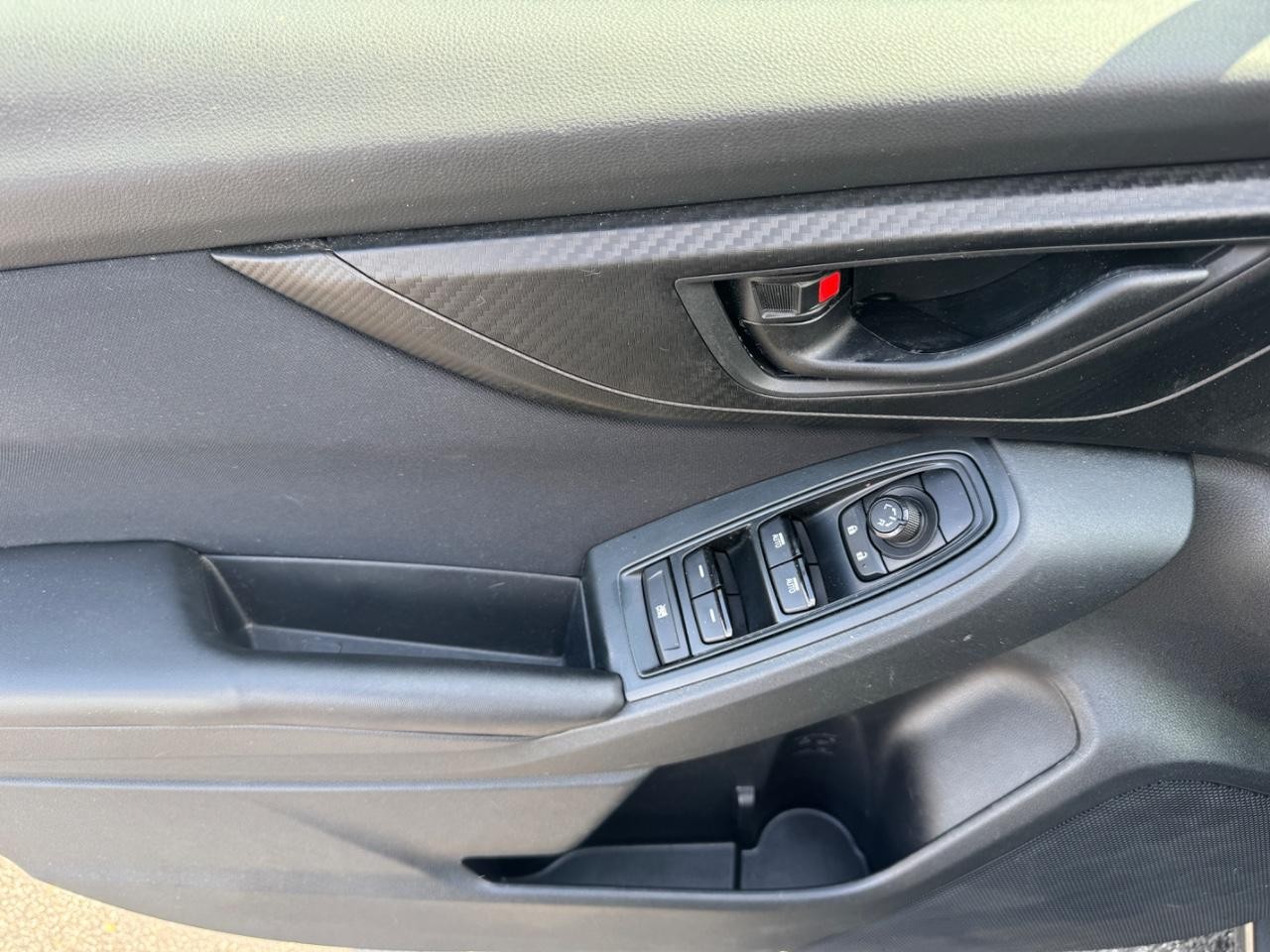 Subaru Impreza Vehicle Full-screen Gallery Image 21