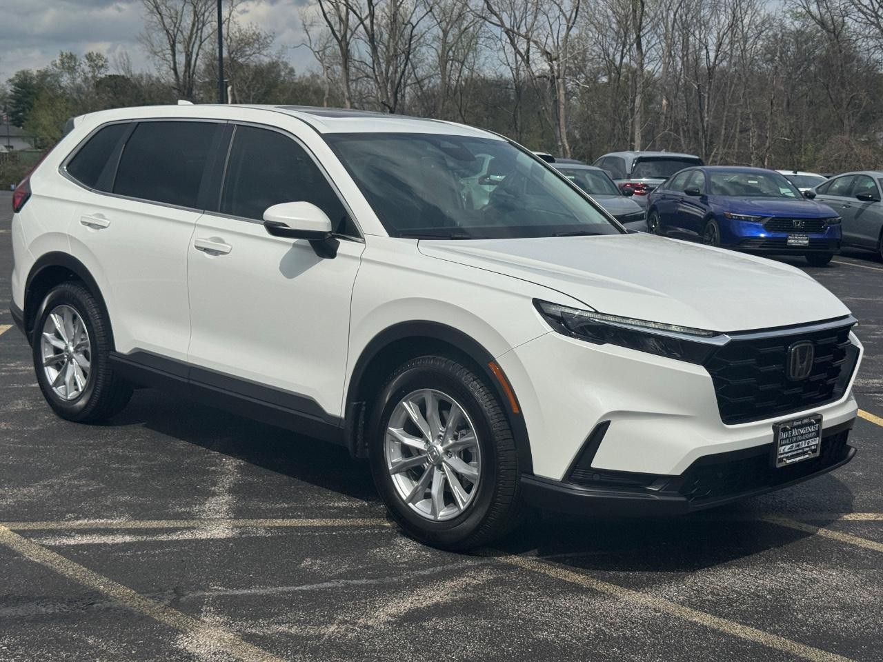 Honda CR-V Vehicle Full-screen Gallery Image 02