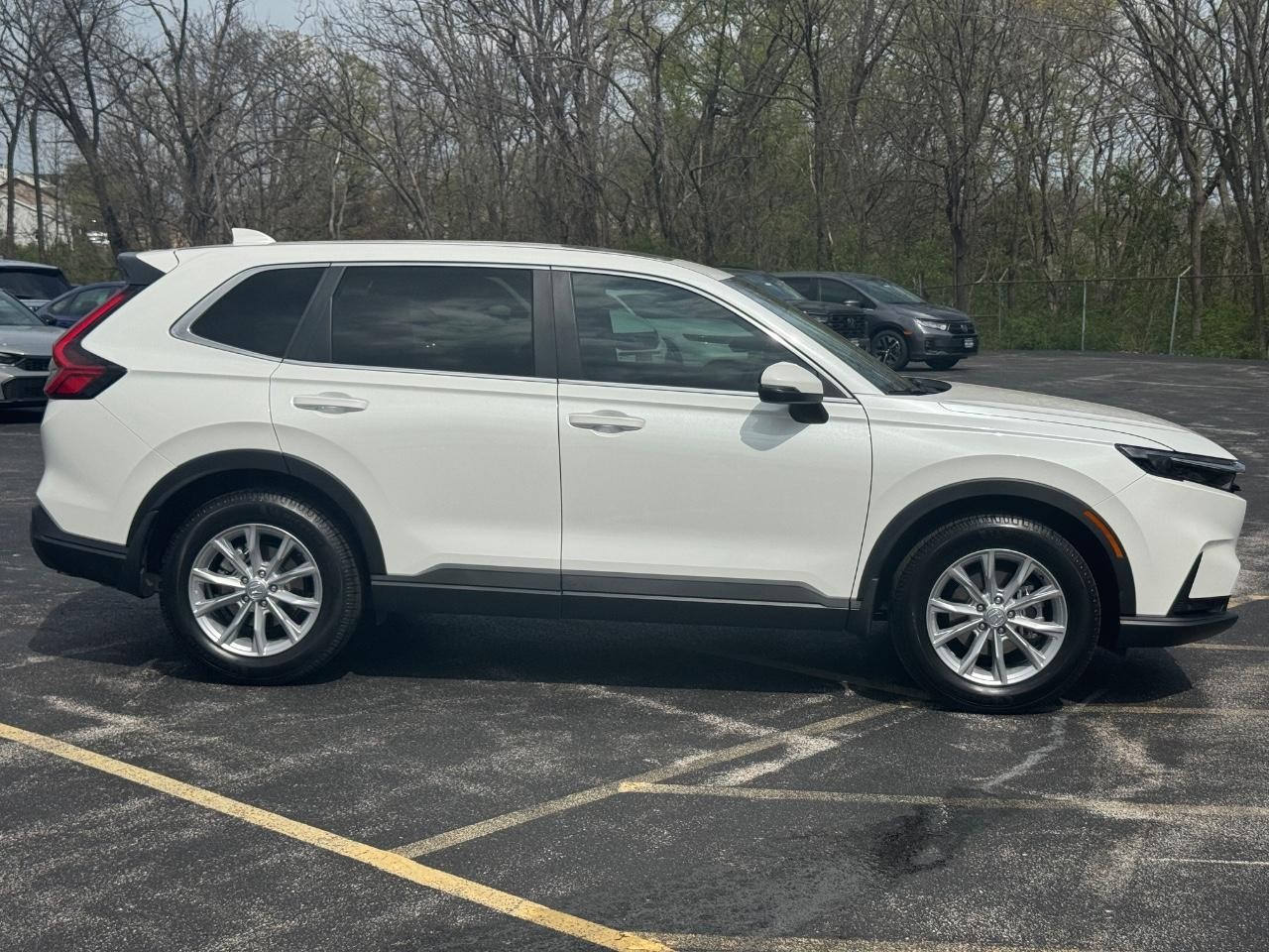 Honda CR-V Vehicle Full-screen Gallery Image 03