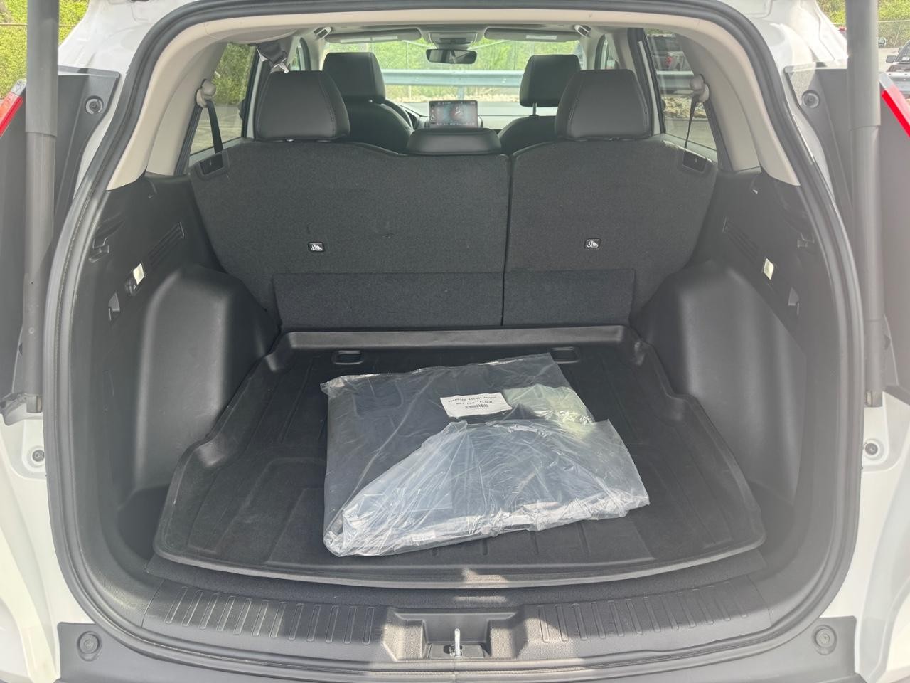 Honda CR-V Vehicle Full-screen Gallery Image 05