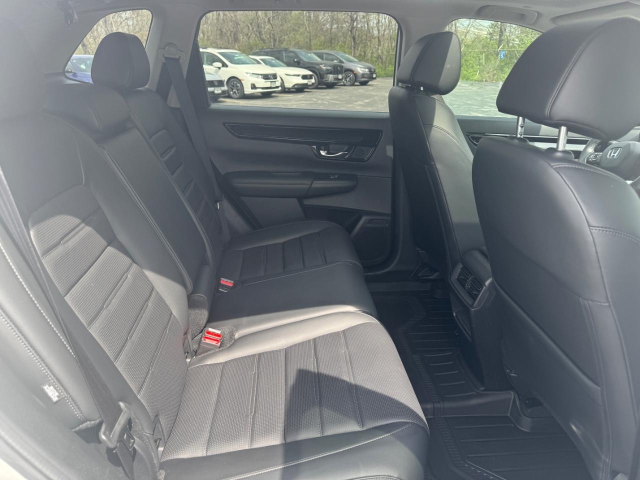 Honda CR-V Vehicle Full-screen Gallery Image 13