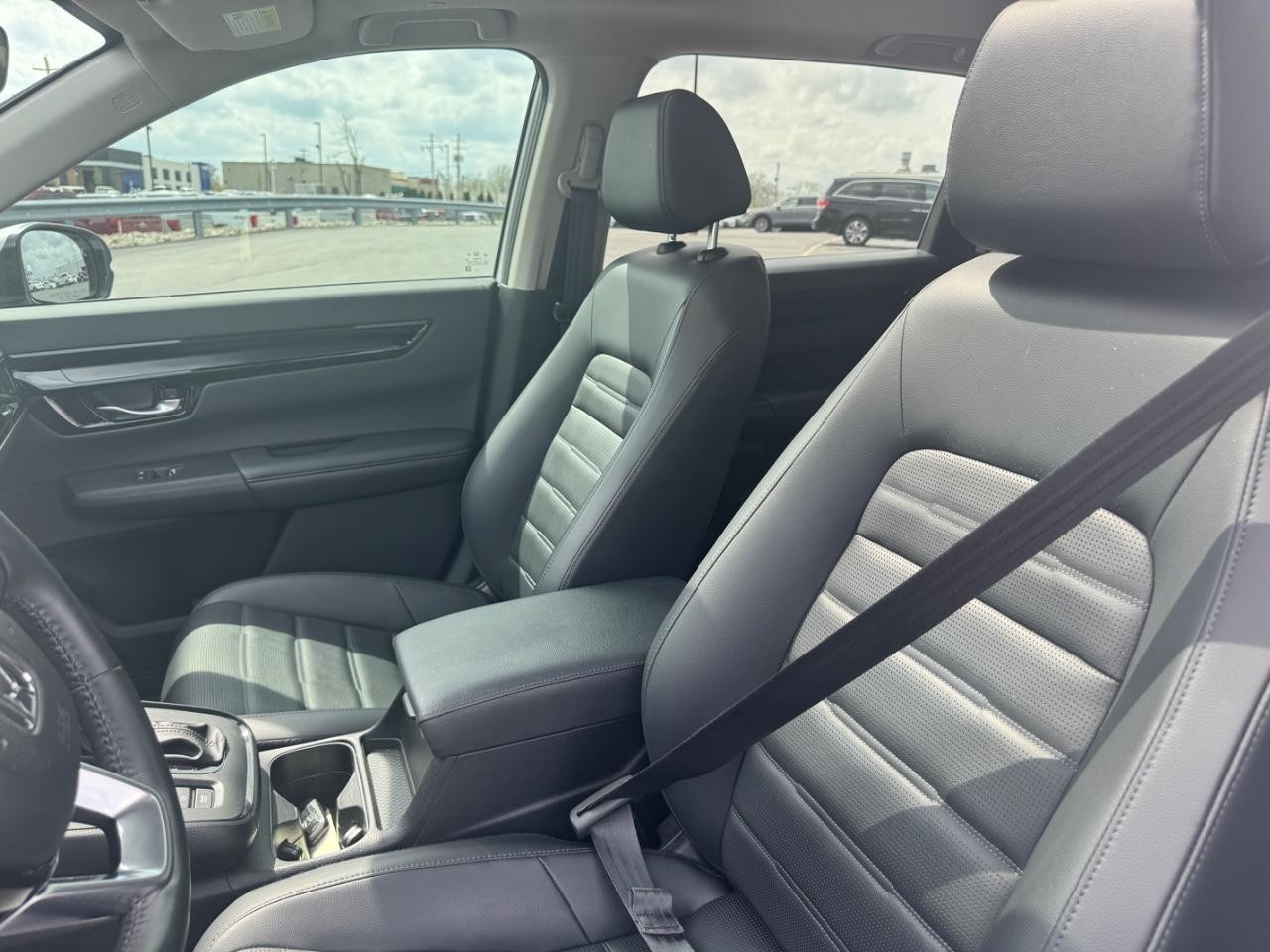 Honda CR-V Vehicle Full-screen Gallery Image 17