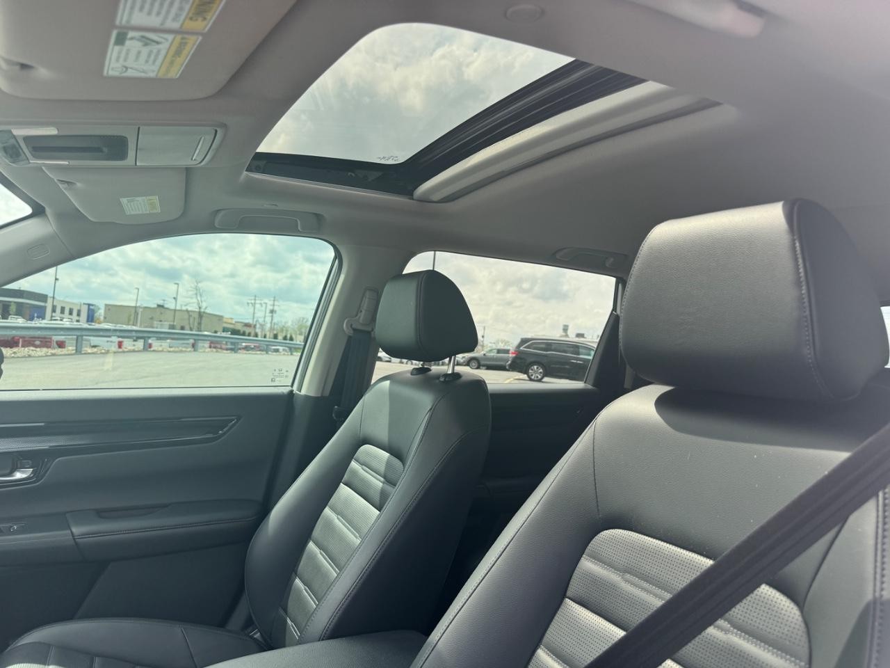 Honda CR-V Vehicle Full-screen Gallery Image 18